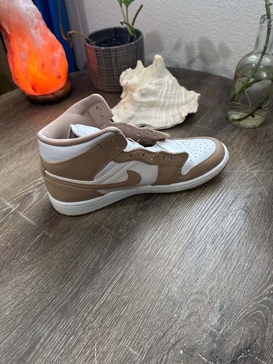 Air Jordan 1 Mid 'Tan Gum' Hemp White 554724-271 - Picture 5 of 14